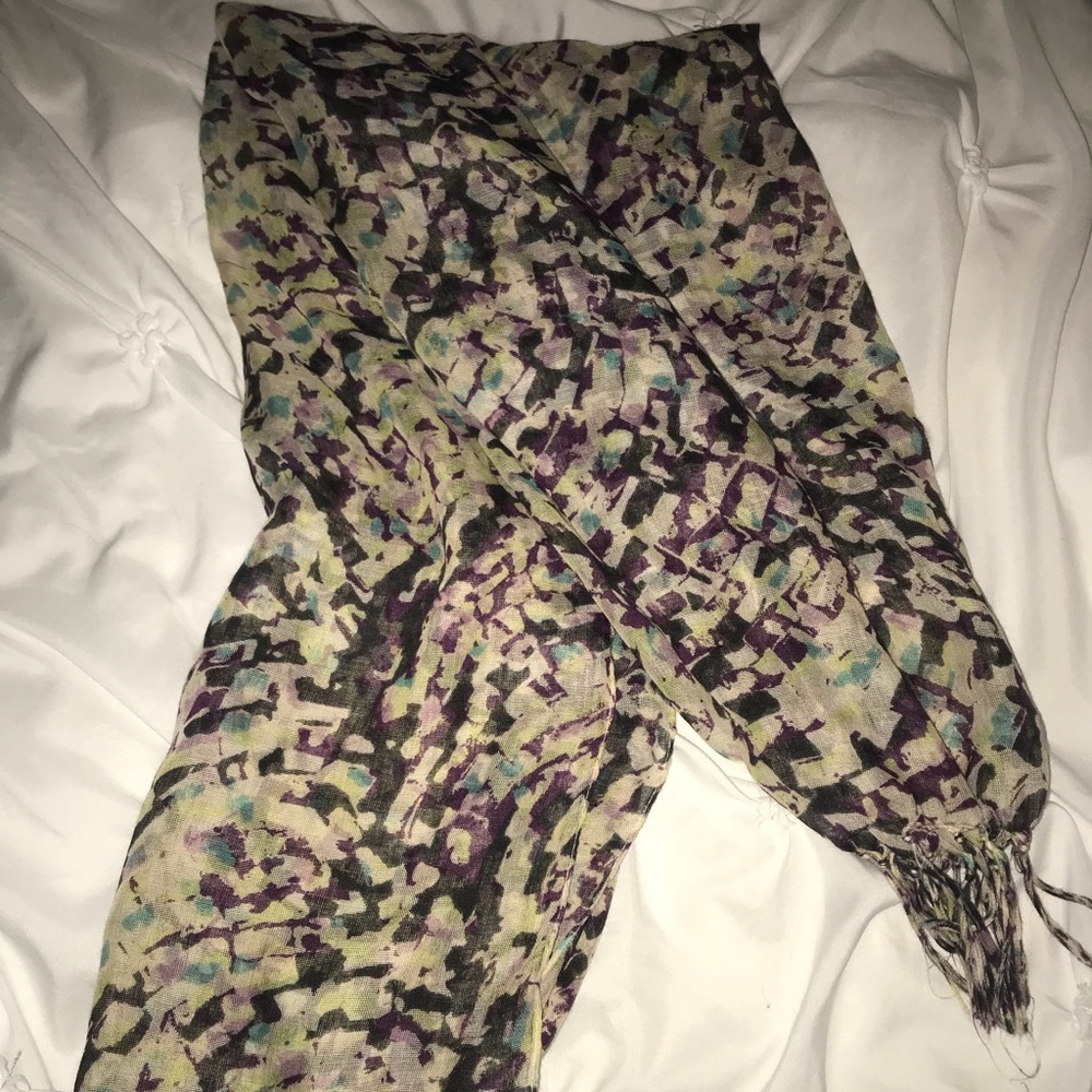 Lightweight patterned scarf - Picture 1 of 1